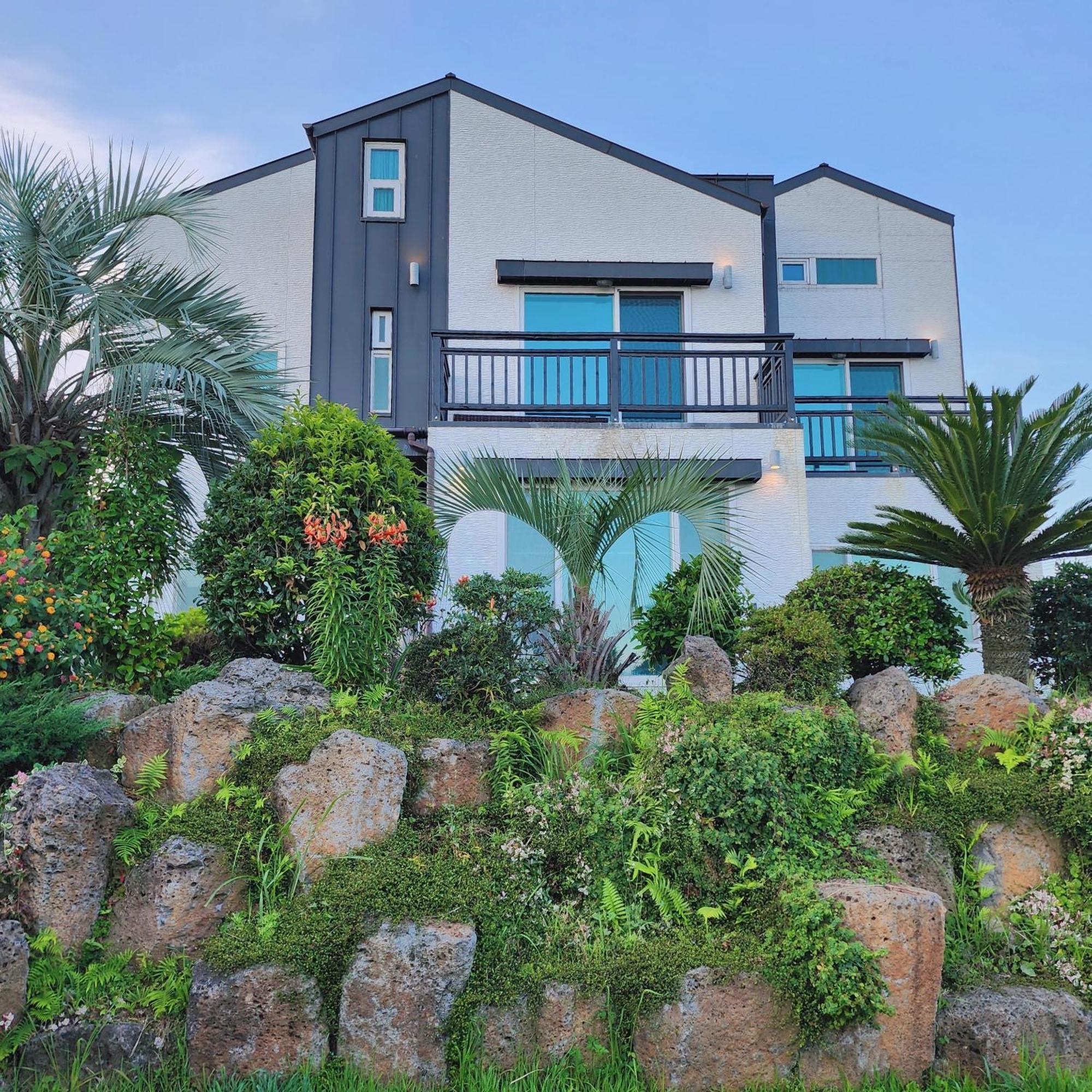 Jeju 542 Pension Seogwipo Exterior photo